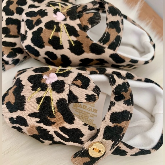 NWOT! Kate Spade ♠️ Baby Hat & Crib Shoe Set 🐆 - Picture 6 of 10